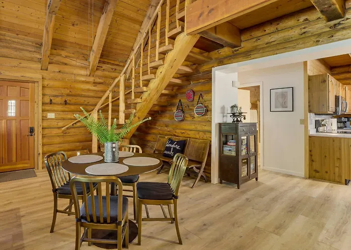 Covered Deck, Private Acreage: Log In Holiday home *