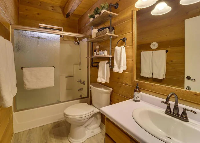 Covered Deck, Private Acreage: Log In *