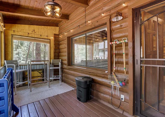 Covered Deck, Private Acreage: Log In Holiday home *